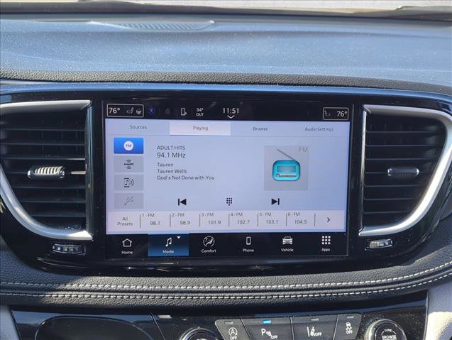 Used 2024 Chrysler Pacifica Touring-L image 10