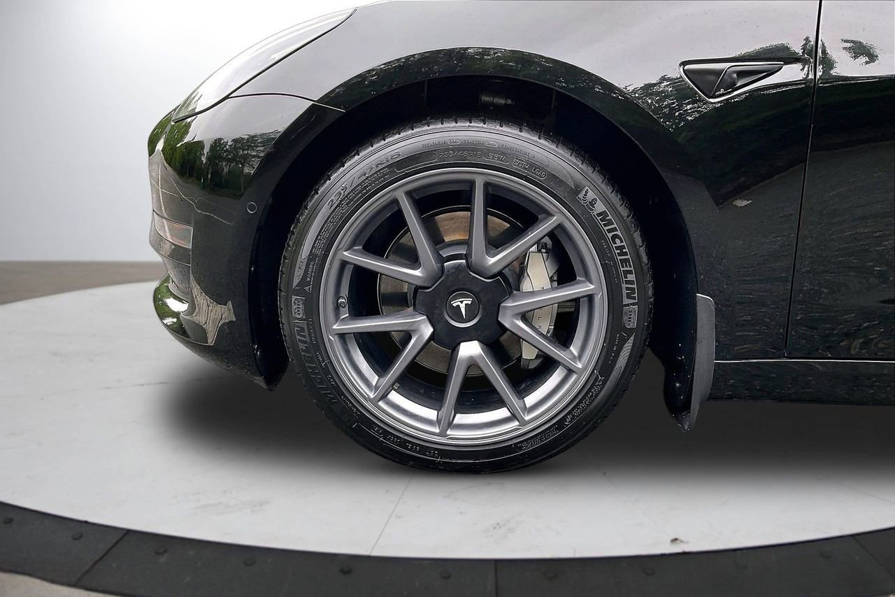 Used 2022 Tesla Model 3 Long Range AWD/4WD image 35