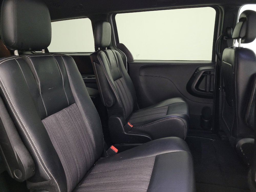 Used 2014 Chrysler Town & Country S FWD image 19