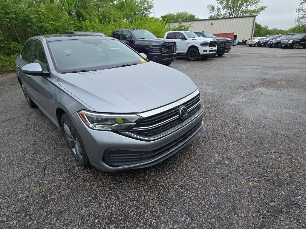Used 2024 Volkswagen Jetta SE FWD image 11