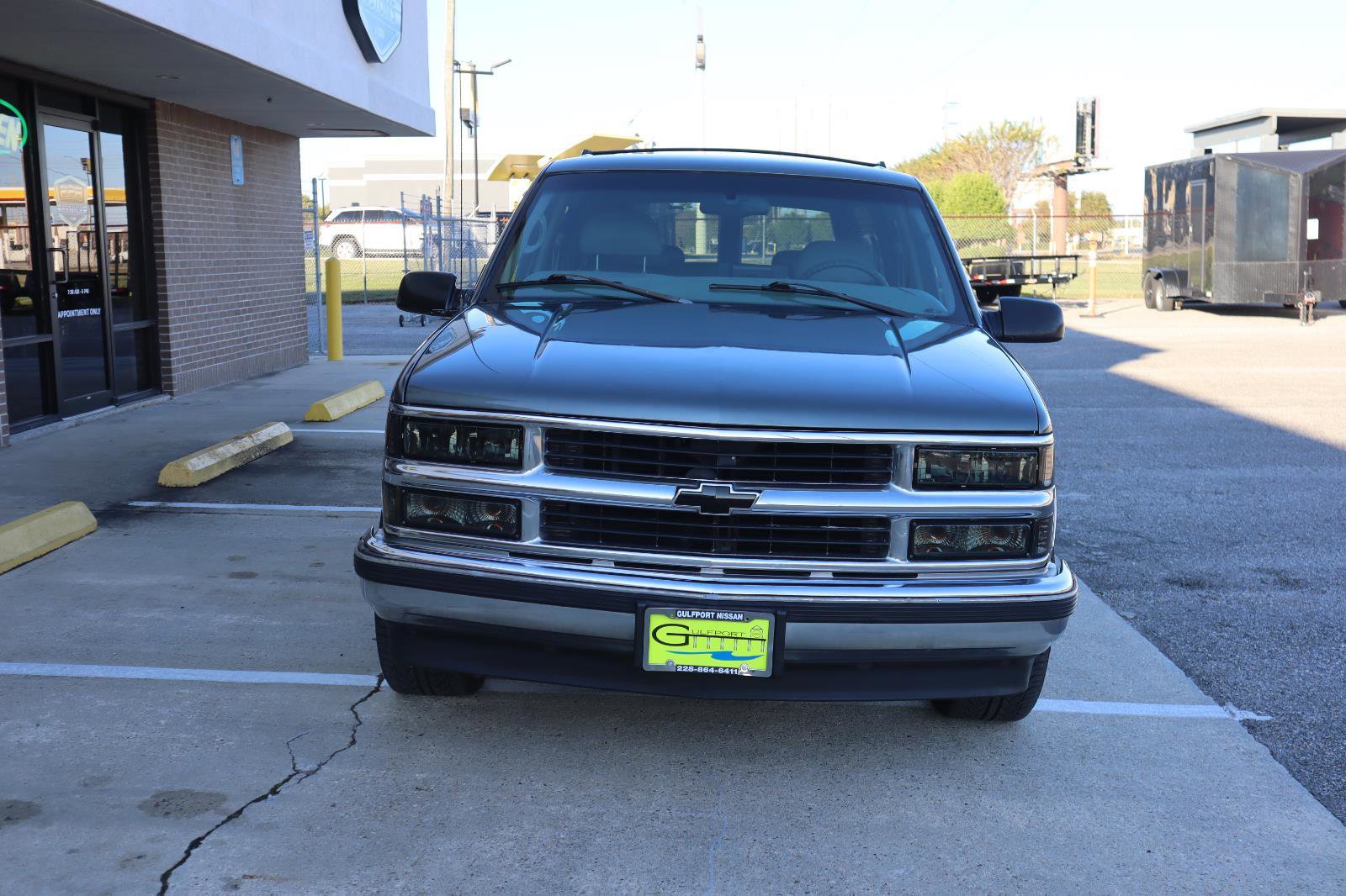 Used 1999 Chevrolet Suburban 2WD w/ Preferred Equipment Group 3 image 4