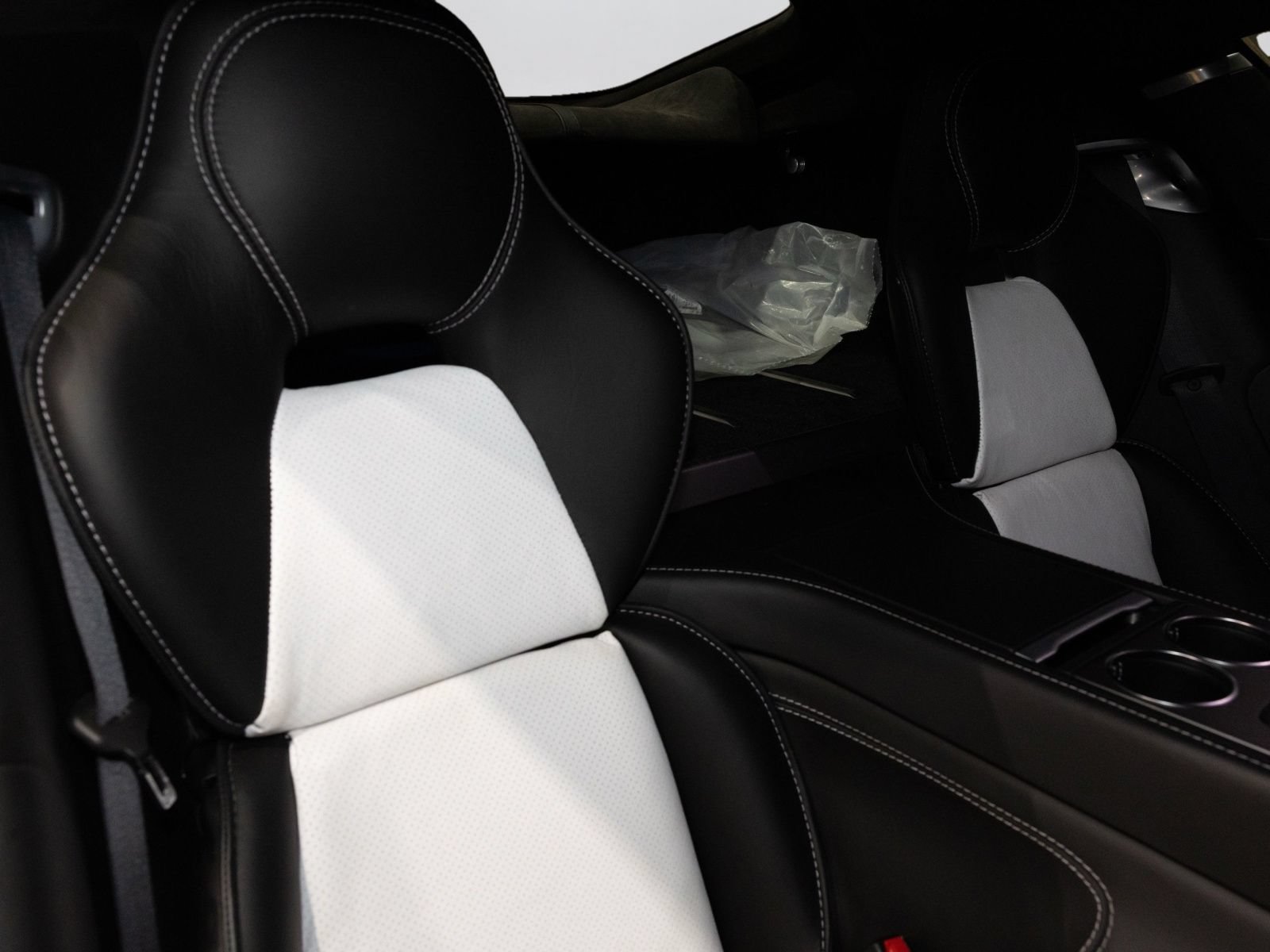 Used 2011 Aston Martin Rapide RWD image 36