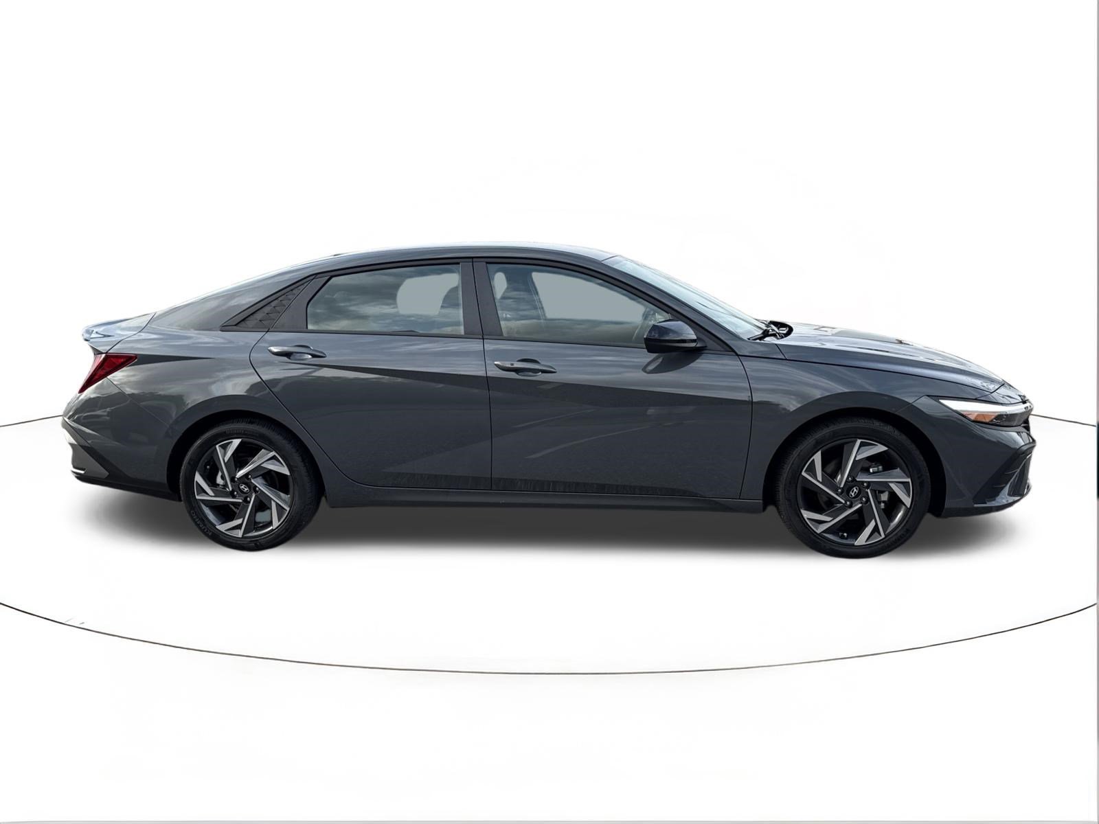 Used 2025 Hyundai Elantra Sport FWD image 2