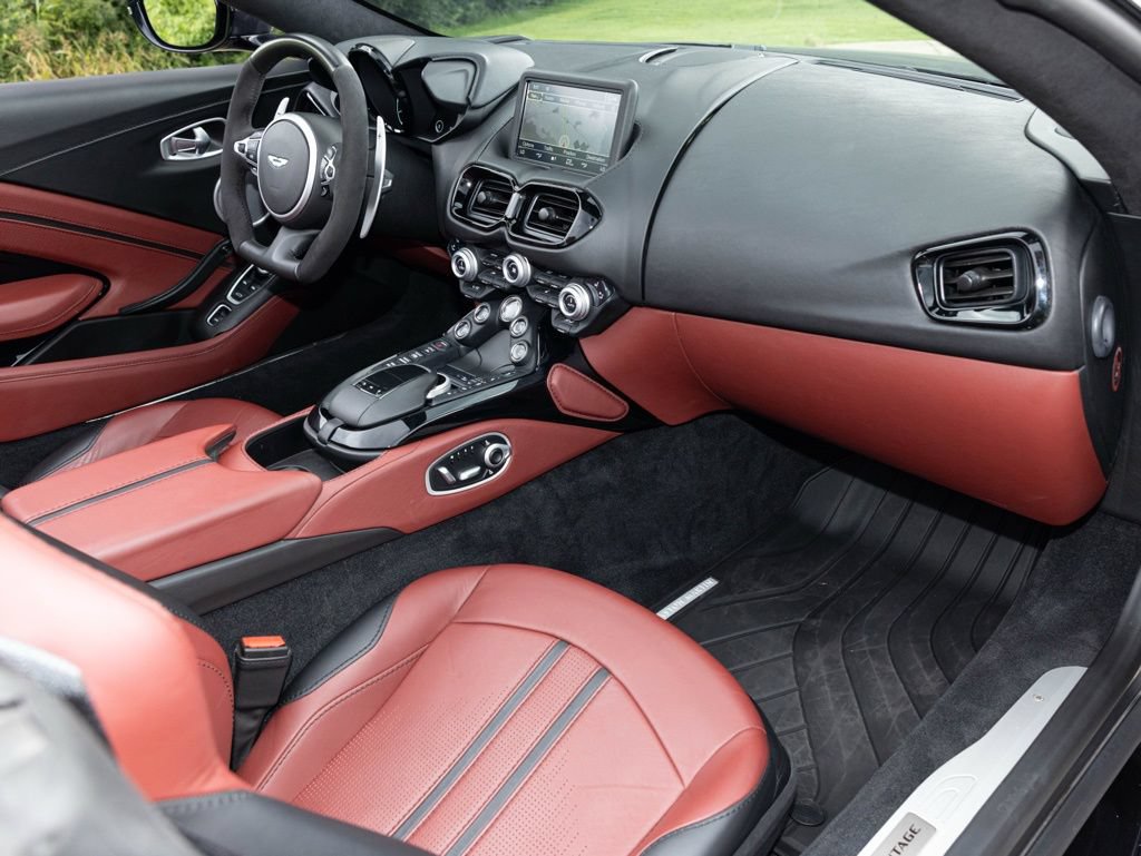 Used 2021 Aston Martin V8 Vantage Roadster RWD image 50