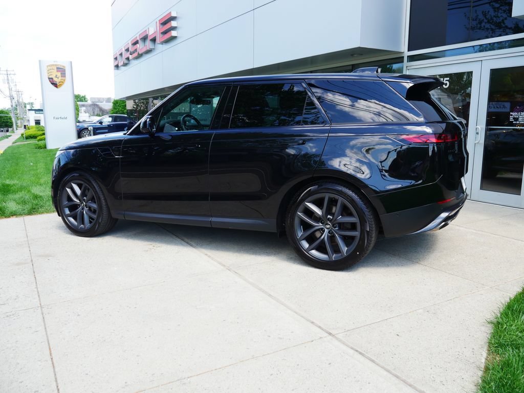 Used 2024 Land Rover Range Rover Sport SE AWD/4WD image 3