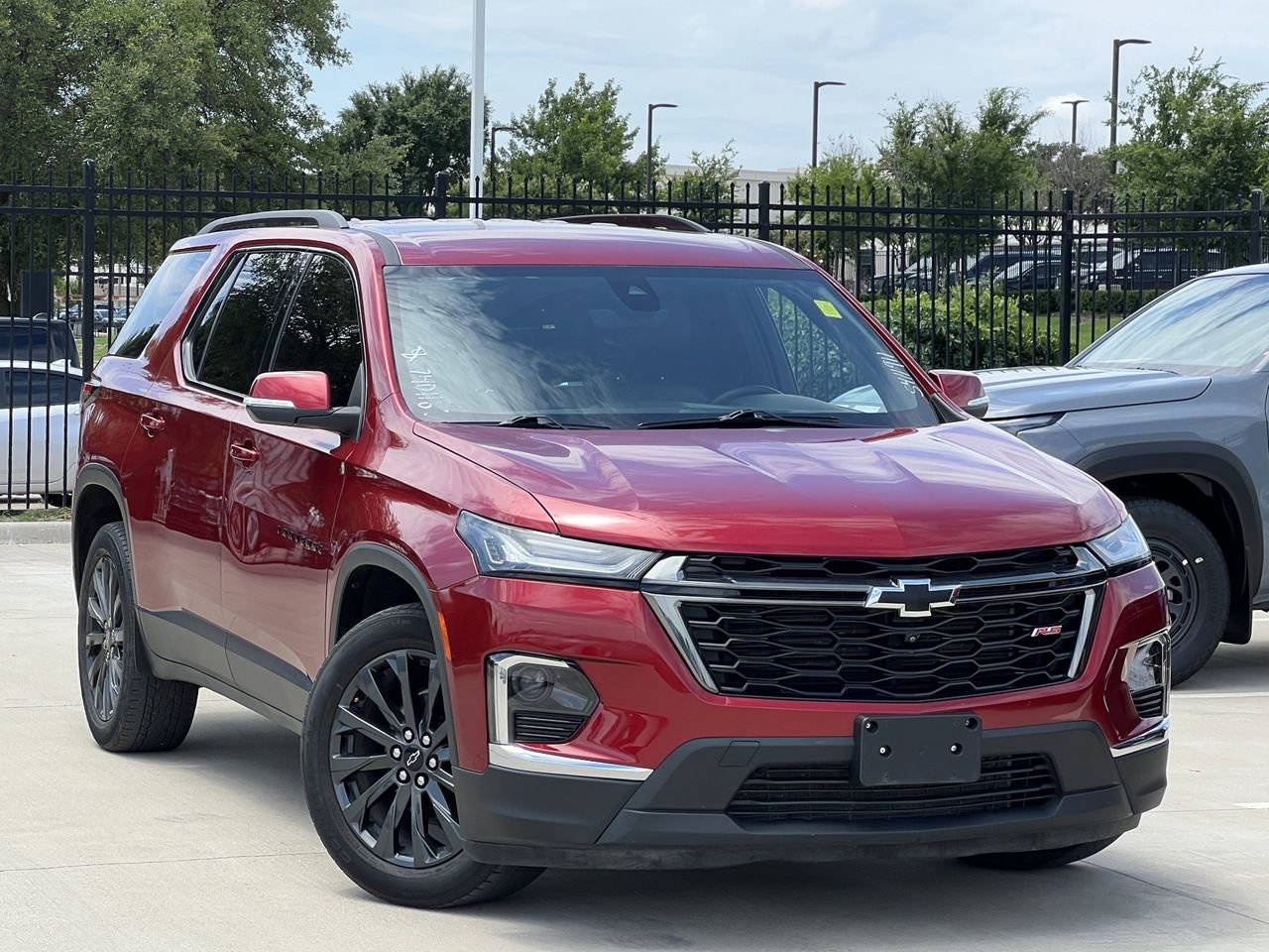 Used 2023 Chevrolet Traverse RS FWD video 1