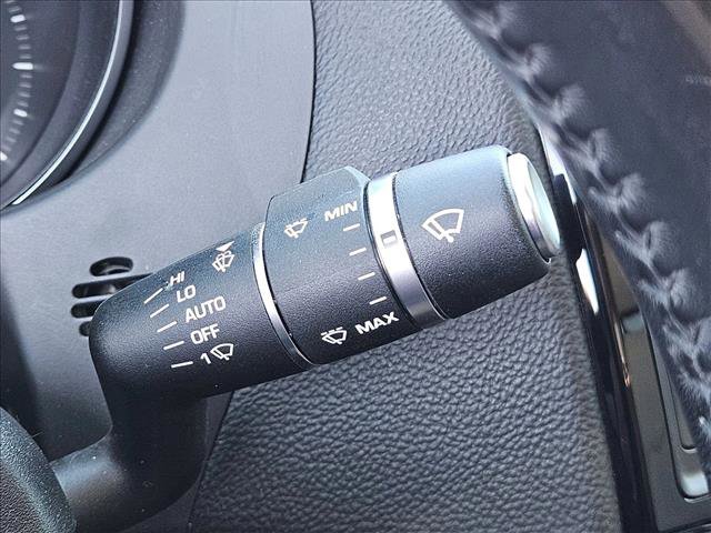 Used 2018 Jaguar XE Premium image 16