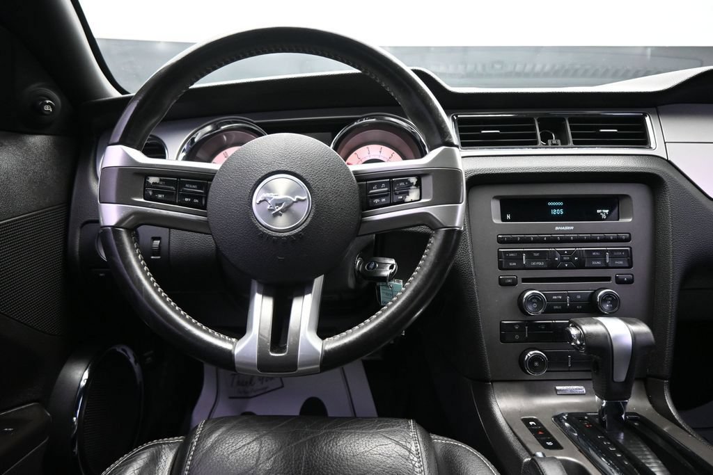 Used 2010 Ford Mustang Coupe RWD image 13