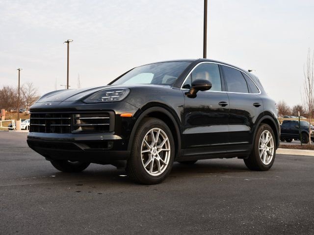 Used 2025 Porsche Cayenne image 3