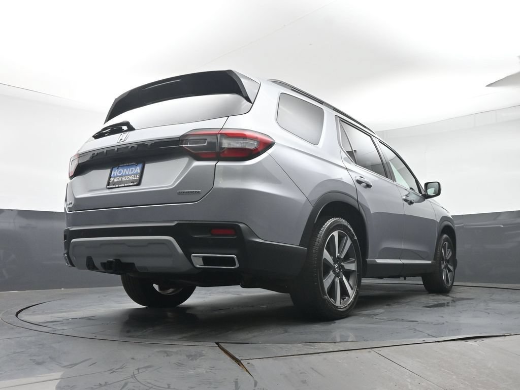 Certified 2025 Honda Pilot Touring image 38