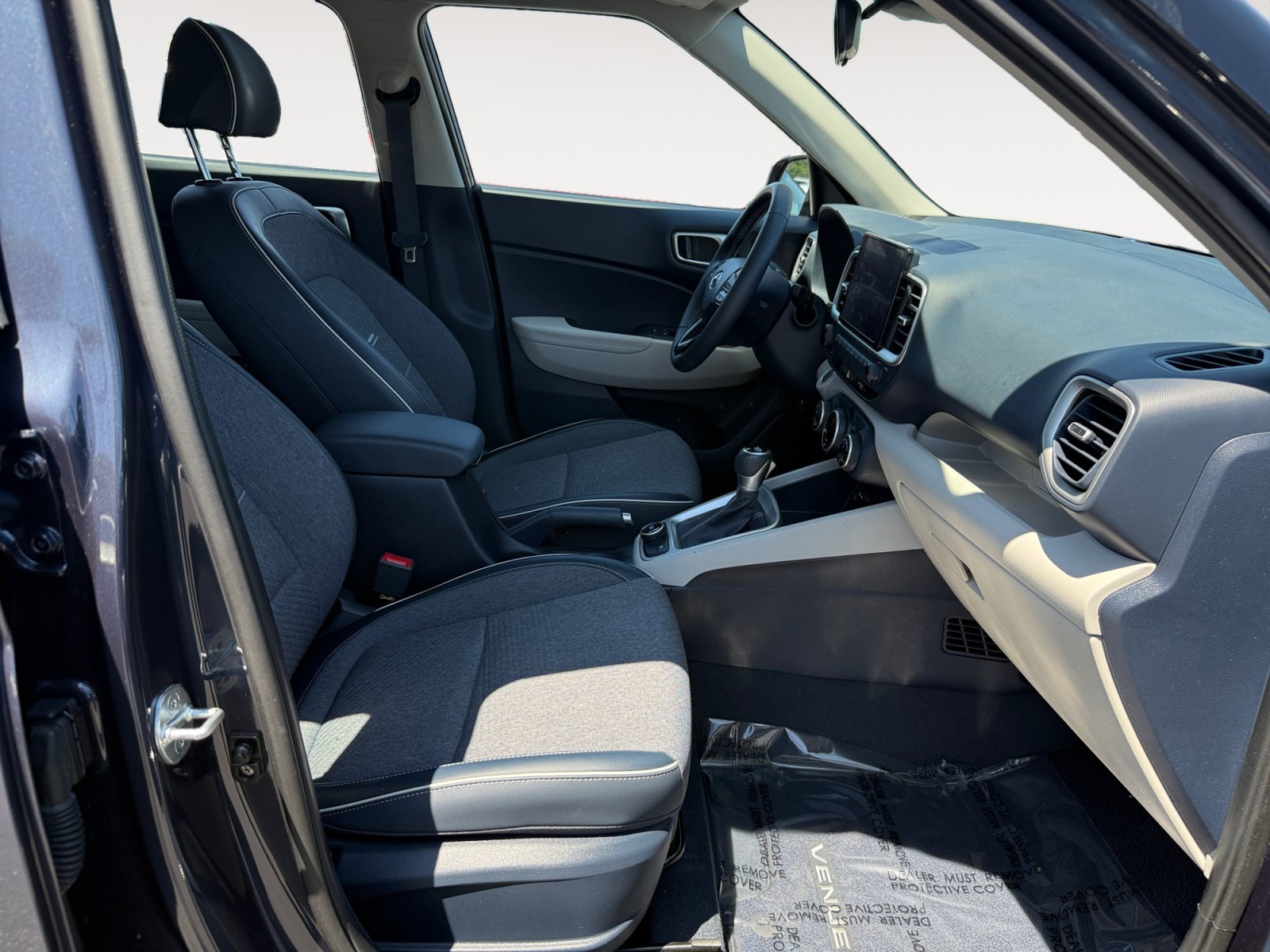 Certified 2021 Hyundai Venue FWD image 19