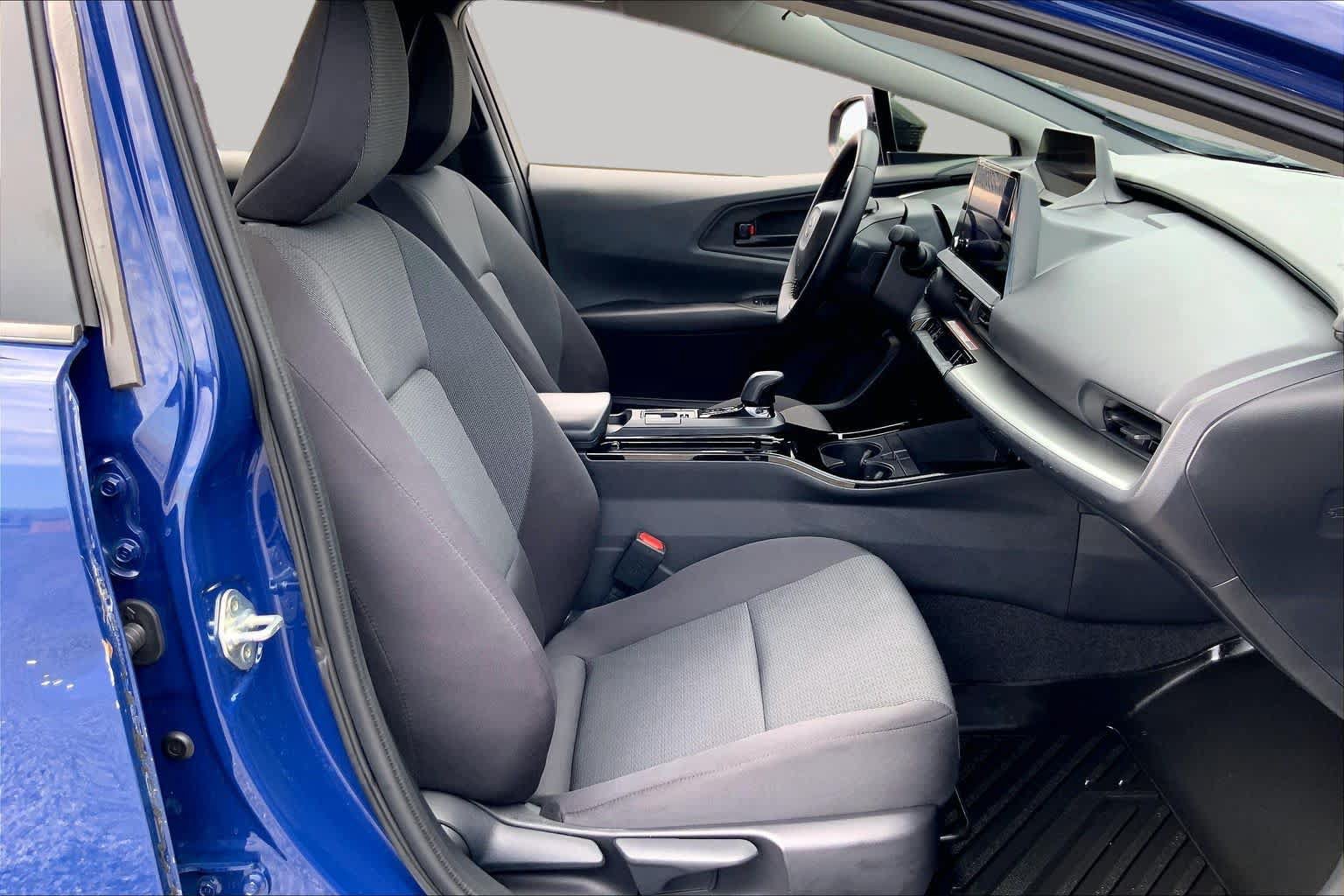 Used 2025 Toyota Prius LE FWD image 9