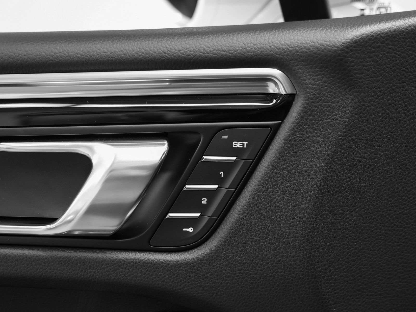 New 2026 Porsche Macan image 27