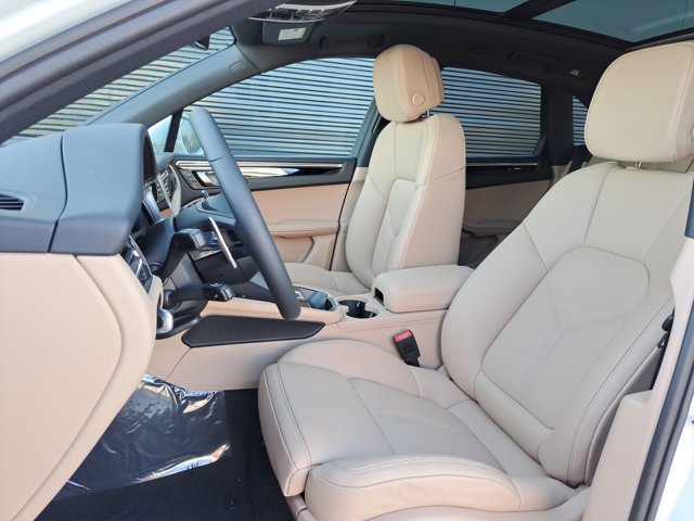 New 2026 Porsche Macan image 5