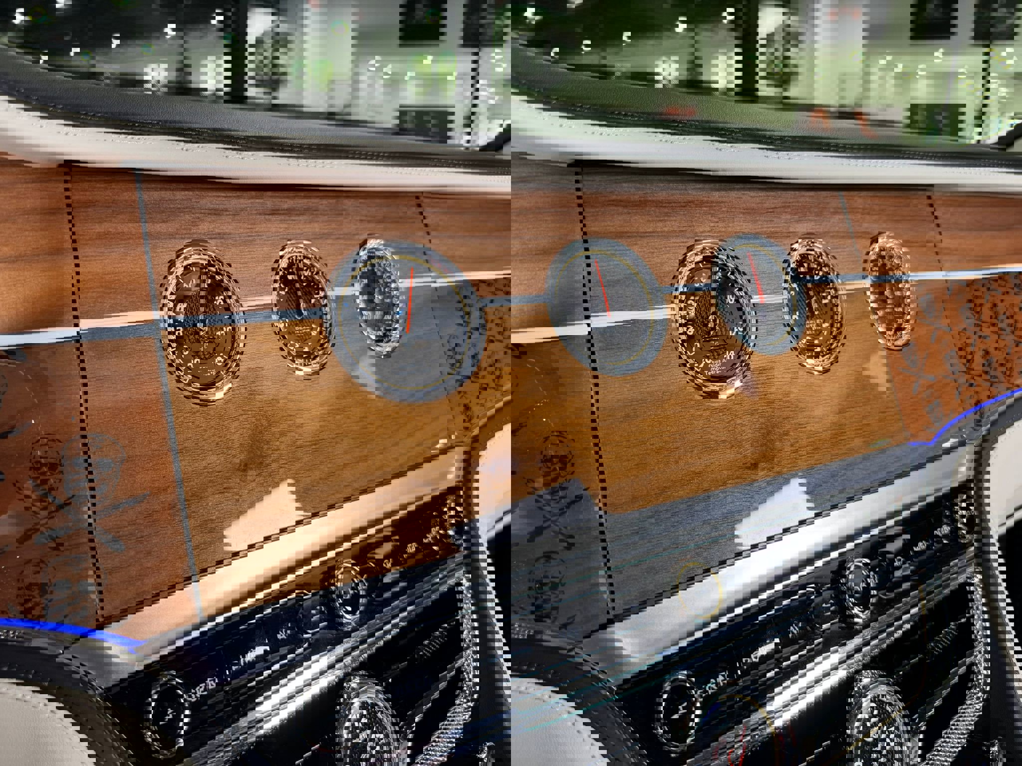 Used 2022 Bentley Flying Spur Plug-In Hybrid image 26