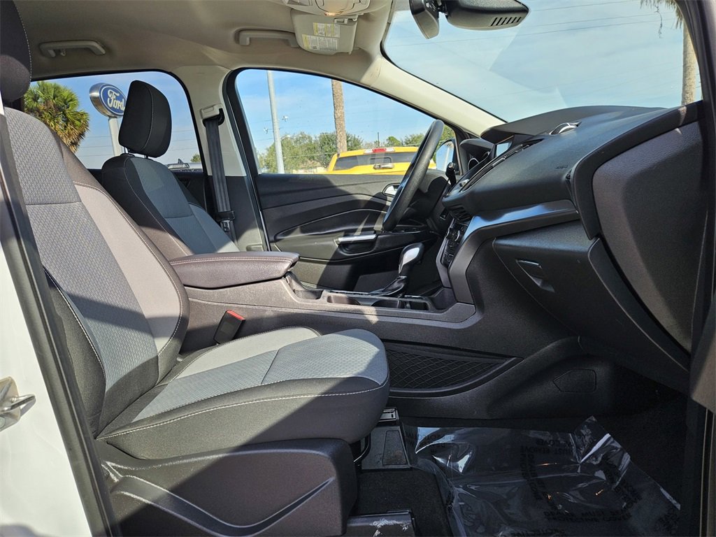Used 2019 Ford Escape SE image 32