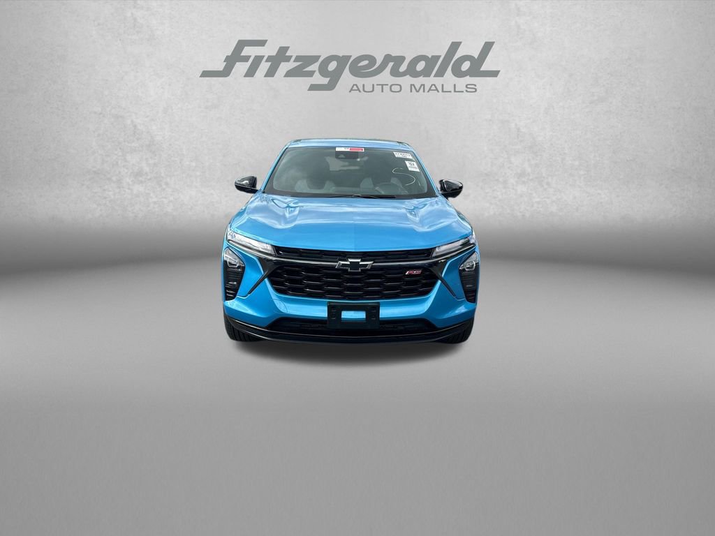 Used 2025 Chevrolet Trax RS w/ Driver Confidence Package image 2