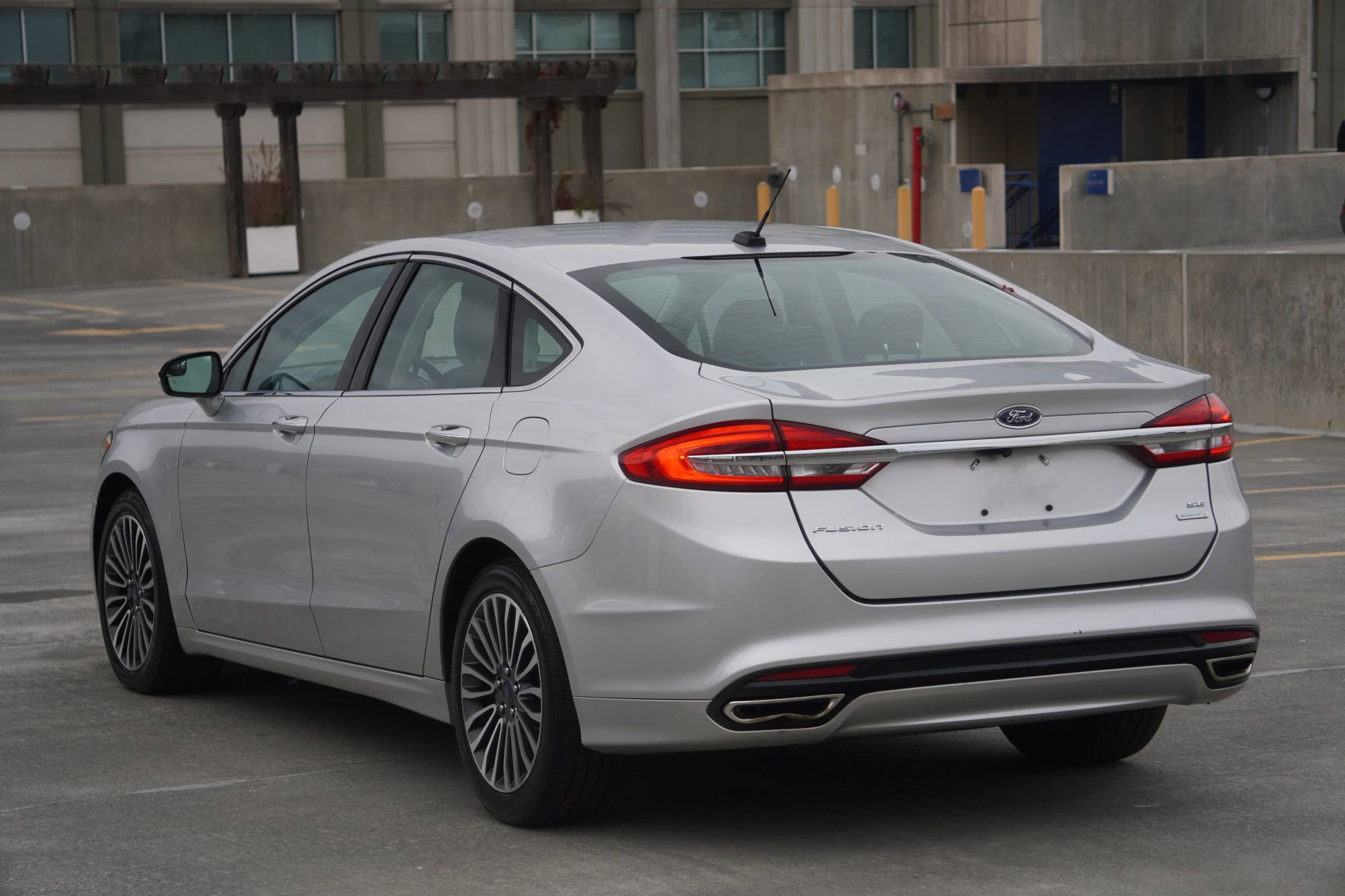 Used 2017 Ford Fusion SE image 5