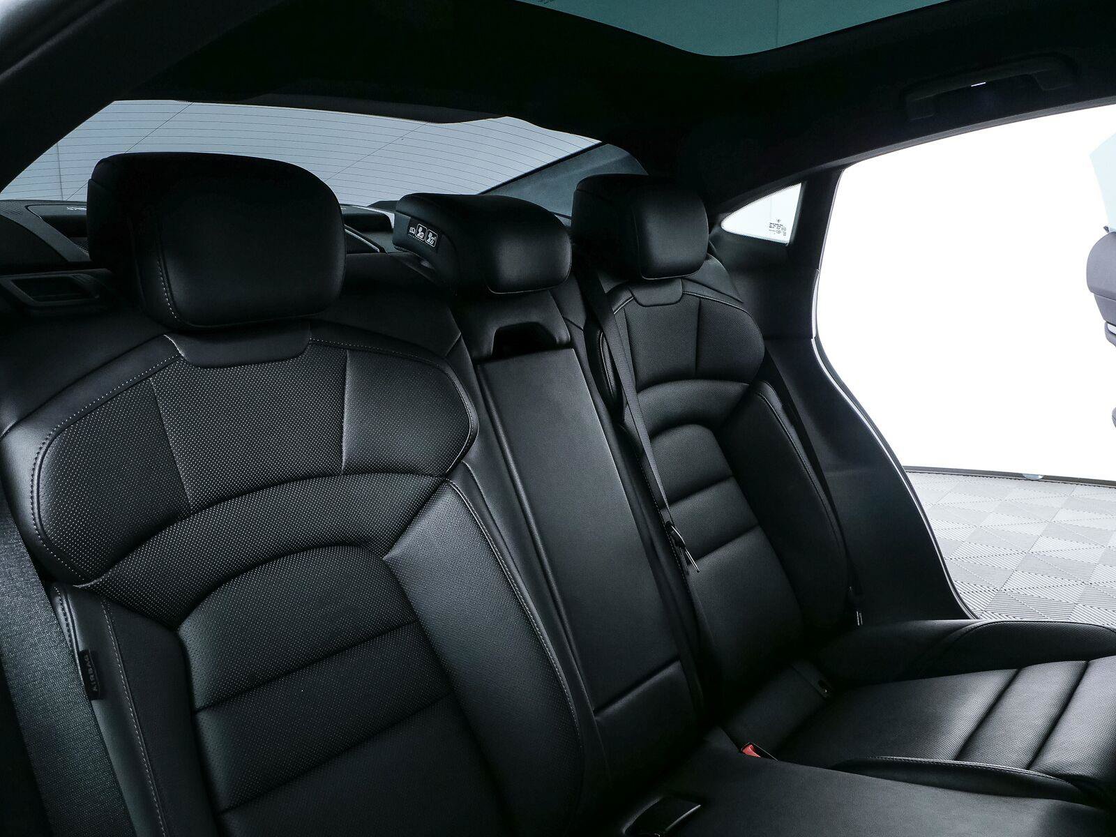 Certified 2025 Porsche Taycan AWD/4WD image 23