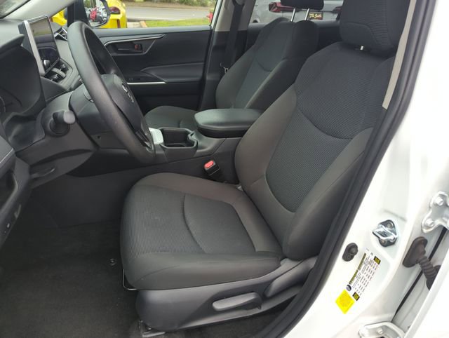 Used 2025 Toyota RAV4 LE AWD/4WD image 11