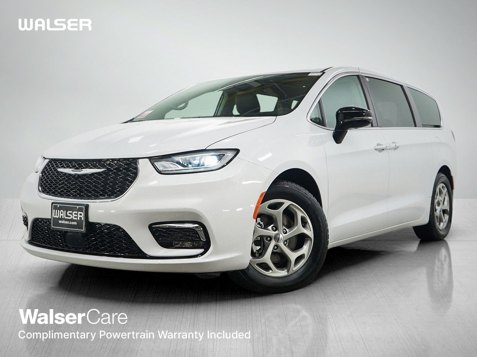 Used 2024 Chrysler Pacifica Limited FWD image 1