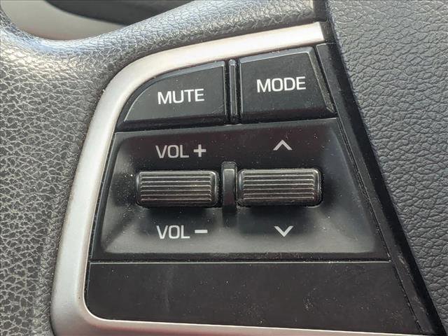 Used 2017 Hyundai Elantra SE image 11