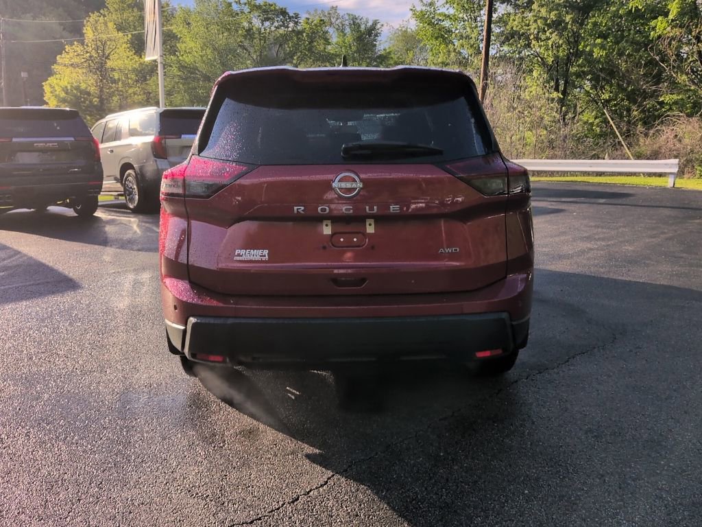 Used 2025 Nissan Rogue S AWD/4WD image 13