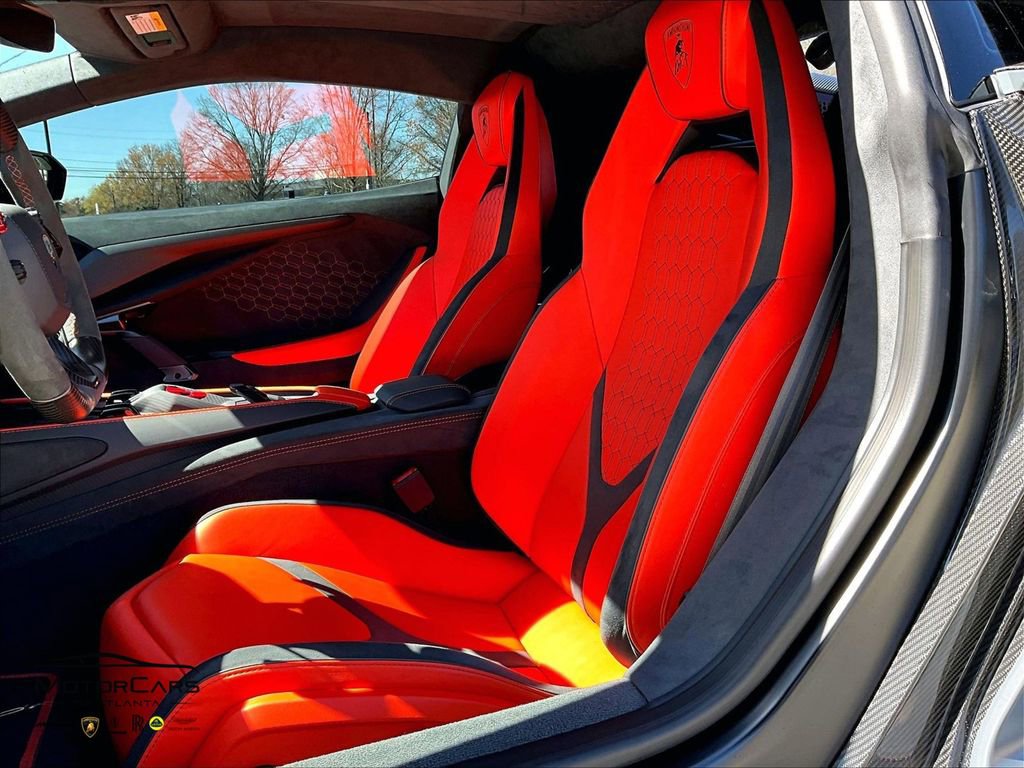Used 2025 Lamborghini Revuelto image 18