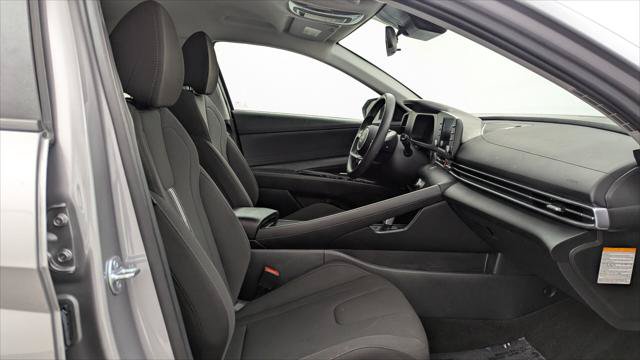 Used 2025 Hyundai Elantra Hybrid FWD image 21