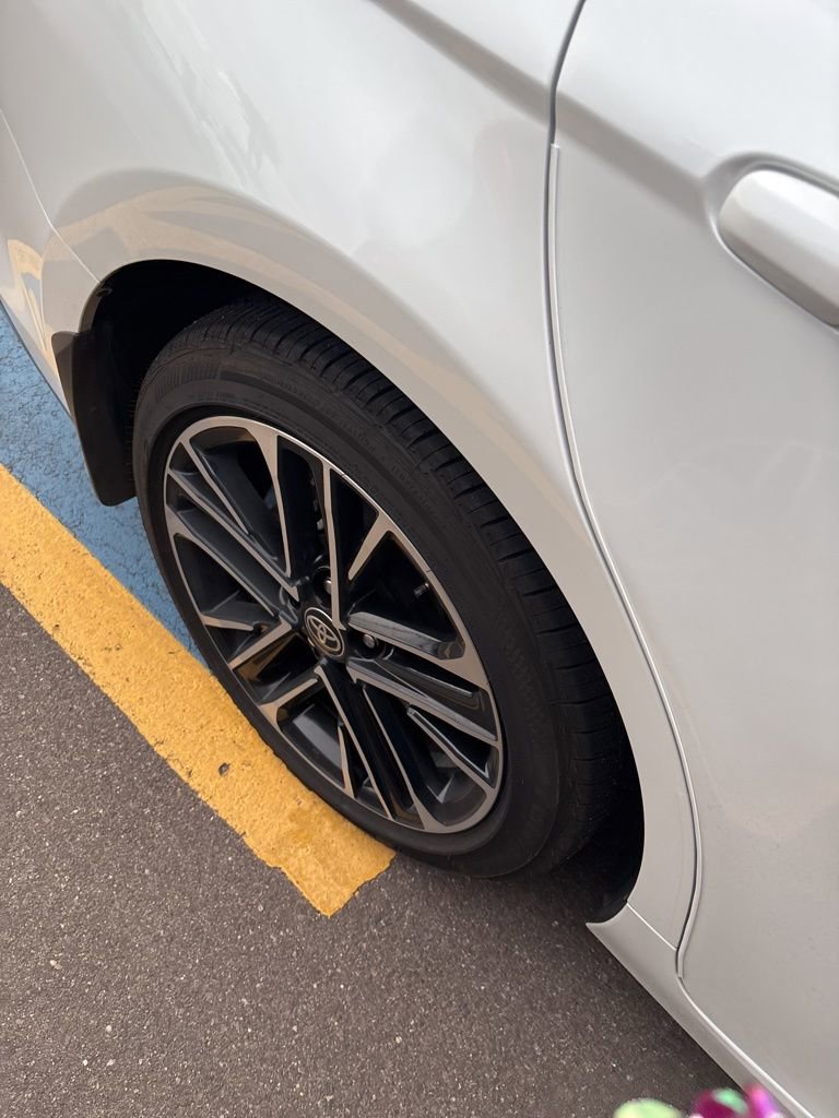 Used 2025 Toyota Camry XLE image 4