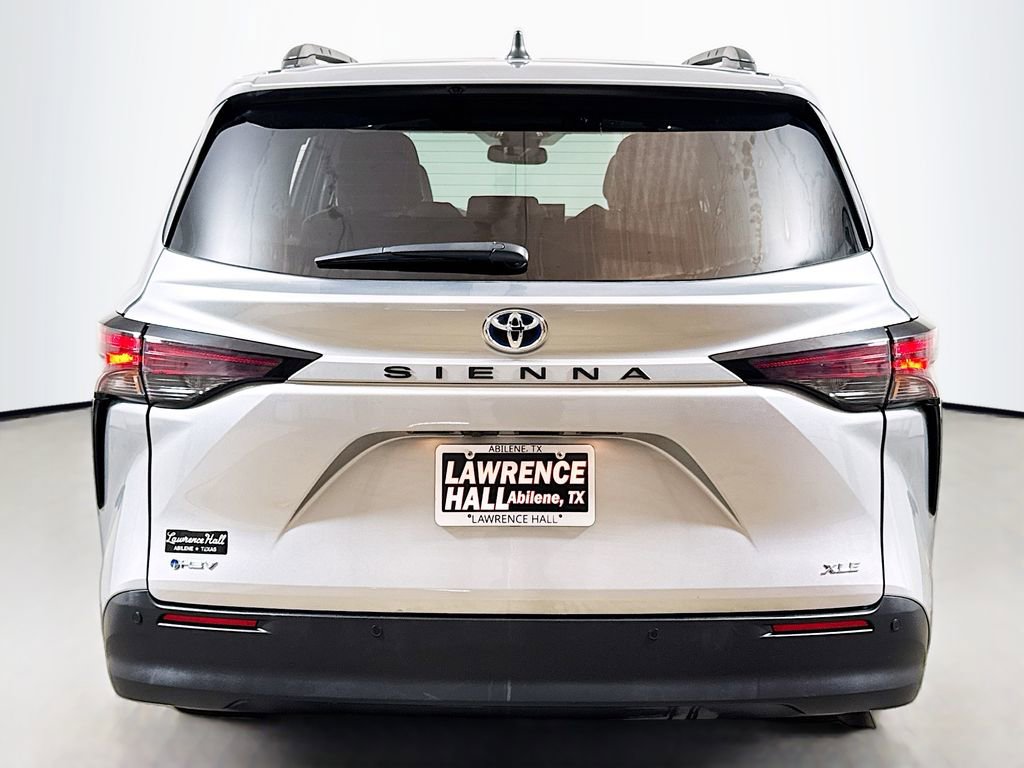 Used 2025 Toyota Sienna XLE image 5