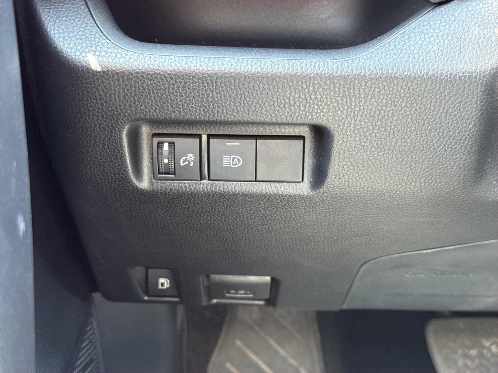 Used 2025 Toyota RAV4 XLE AWD/4WD image 19