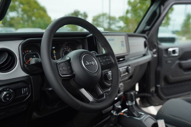 New 2025 Jeep Gladiator Sport image 25