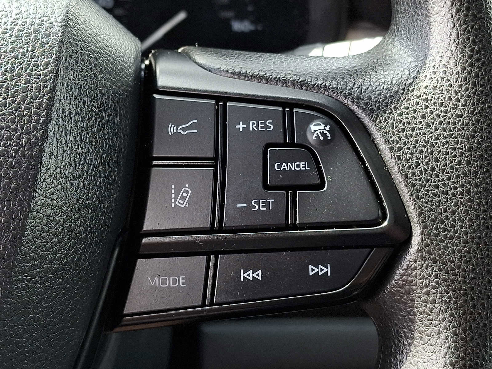 Used 2023 Toyota Sienna LE AWD/4WD image 18