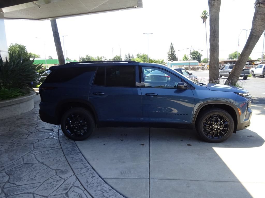 New 2026 Chevrolet Traverse LT w/ Midnight/Sport Edition FWD image 8