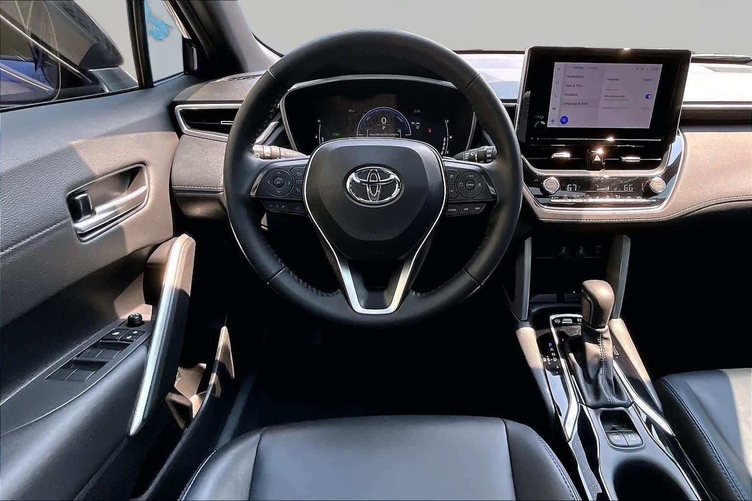Used 2024 Toyota Corolla Cross AWD Hybrid w/ Convenience Package image 6