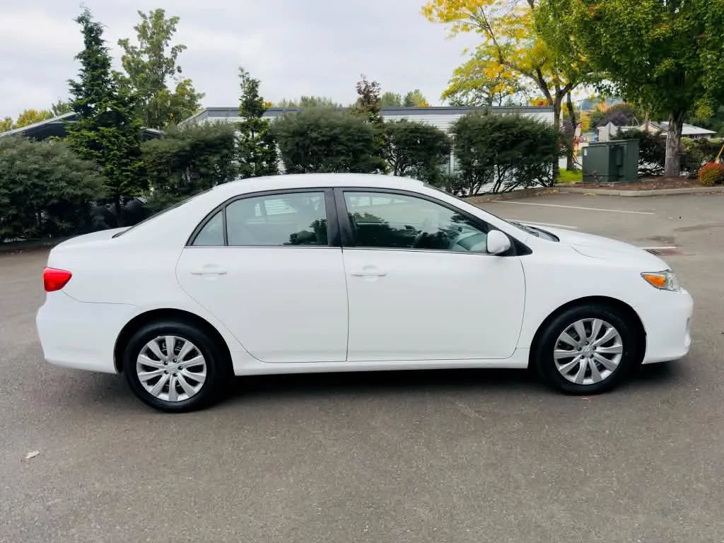 Used 2013 Toyota Corolla LE FWD image 6