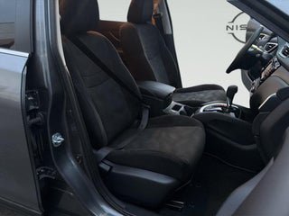 Used 2016 Nissan Rogue SV w/ SV Premium Package AWD/4WD image 32