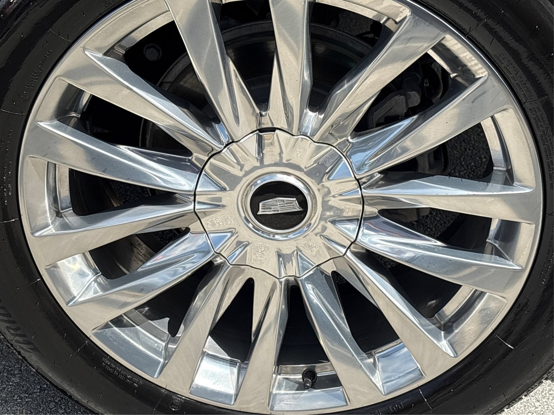 Used 2023 Cadillac Escalade ESV Premium Luxury w/ LPO, Illumination Package AWD/4WD image 13