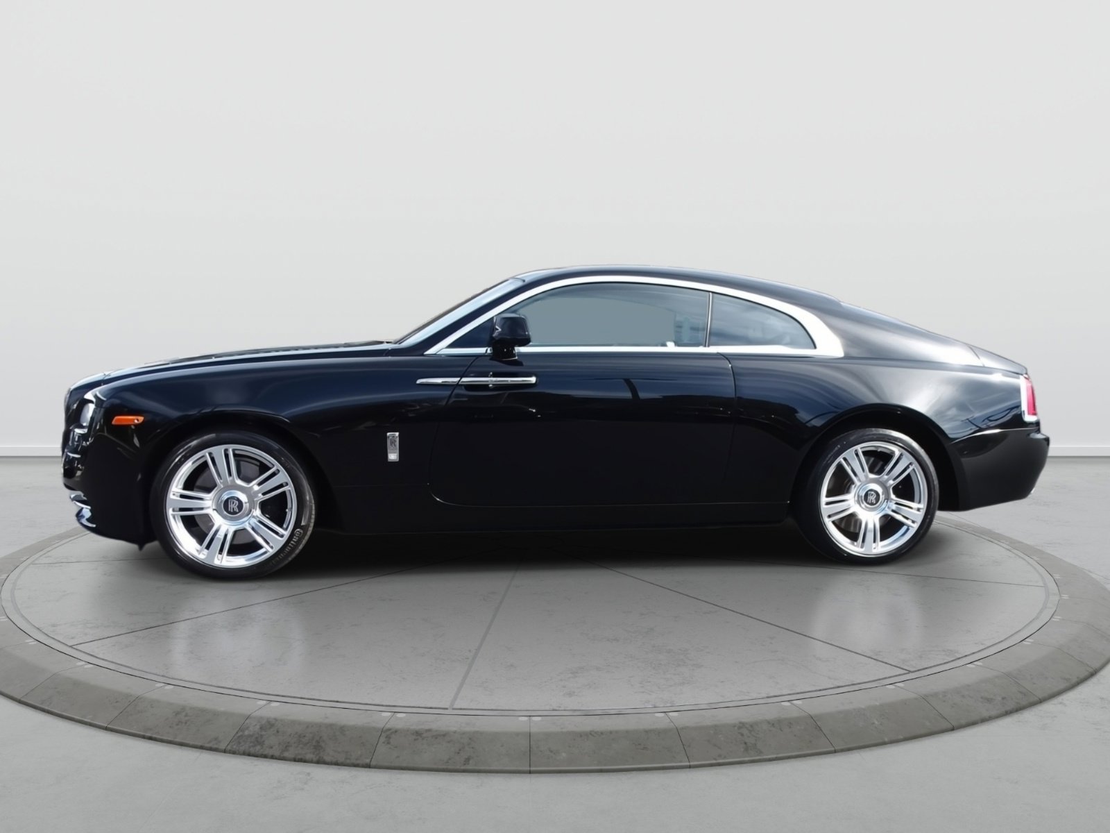 Used 2015 Rolls-Royce Wraith RWD image 3