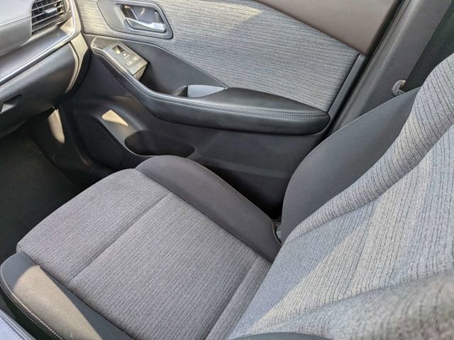 Used 2021 Nissan Rogue SV image 16