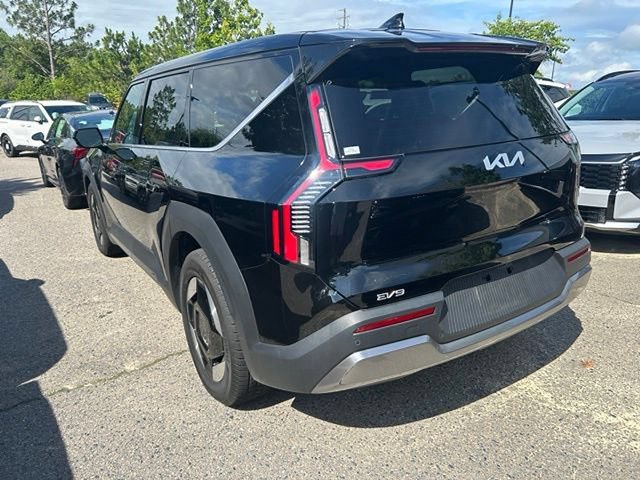 Certified 2024 Kia EV9 Light Long Range RWD image 6