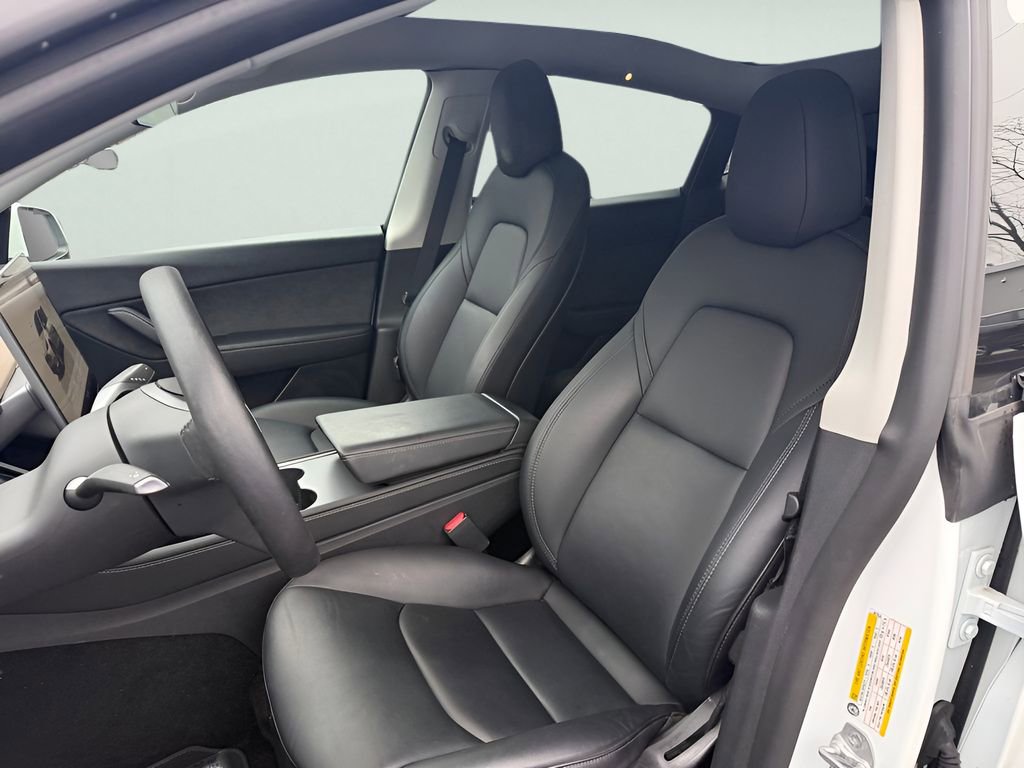 Used 2022 Tesla Model Y Long Range image 15