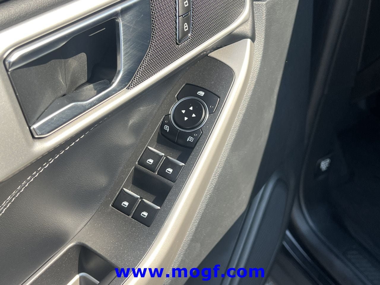 Used 2022 Ford Explorer XLT w/ Equipment Group 202A AWD/4WD image 19