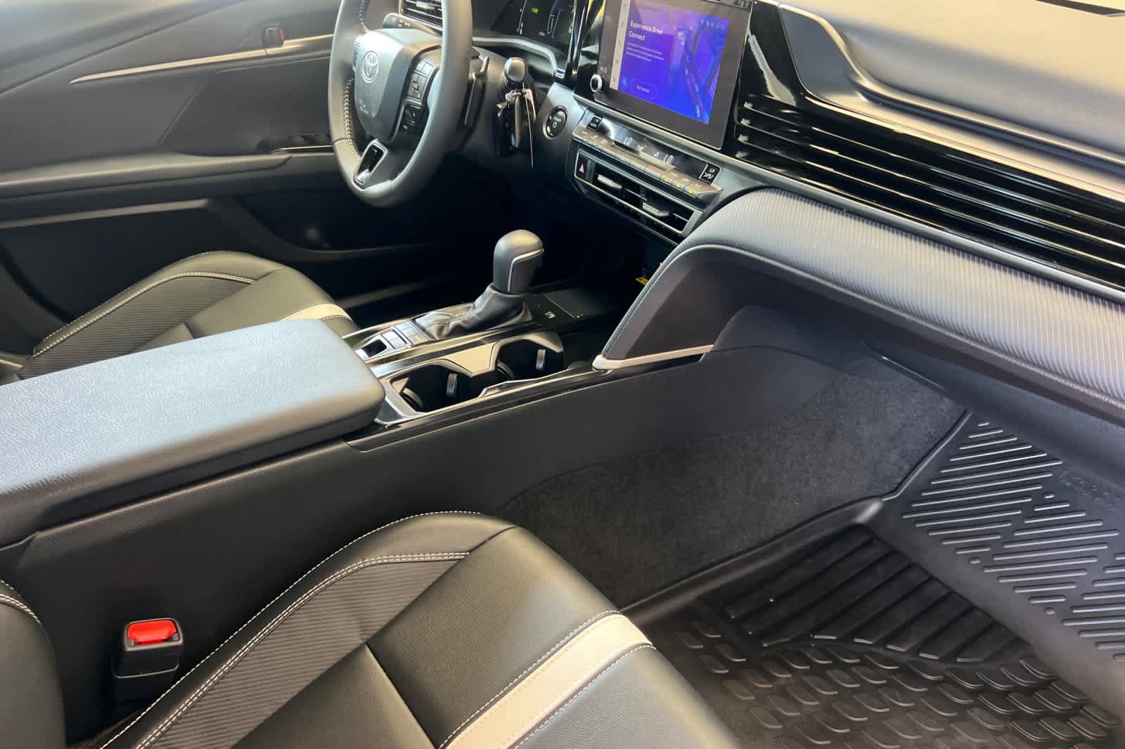 Used 2025 Toyota Camry SE FWD image 15