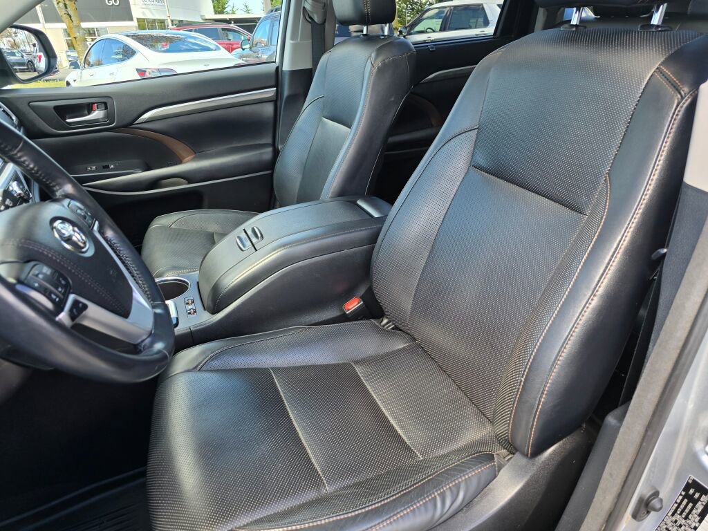 Used 2018 Toyota Highlander Limited Platinum AWD/4WD image 17