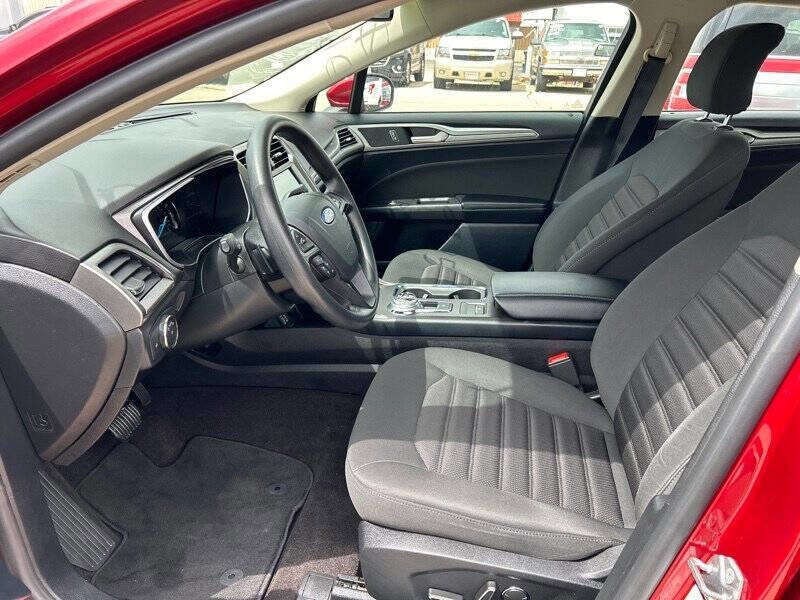 Used 2019 Ford Fusion SE image 10