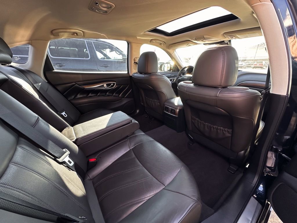 Used 2016 INFINITI Q70 L 3.7 w/ Deluxe Touring Package image 11