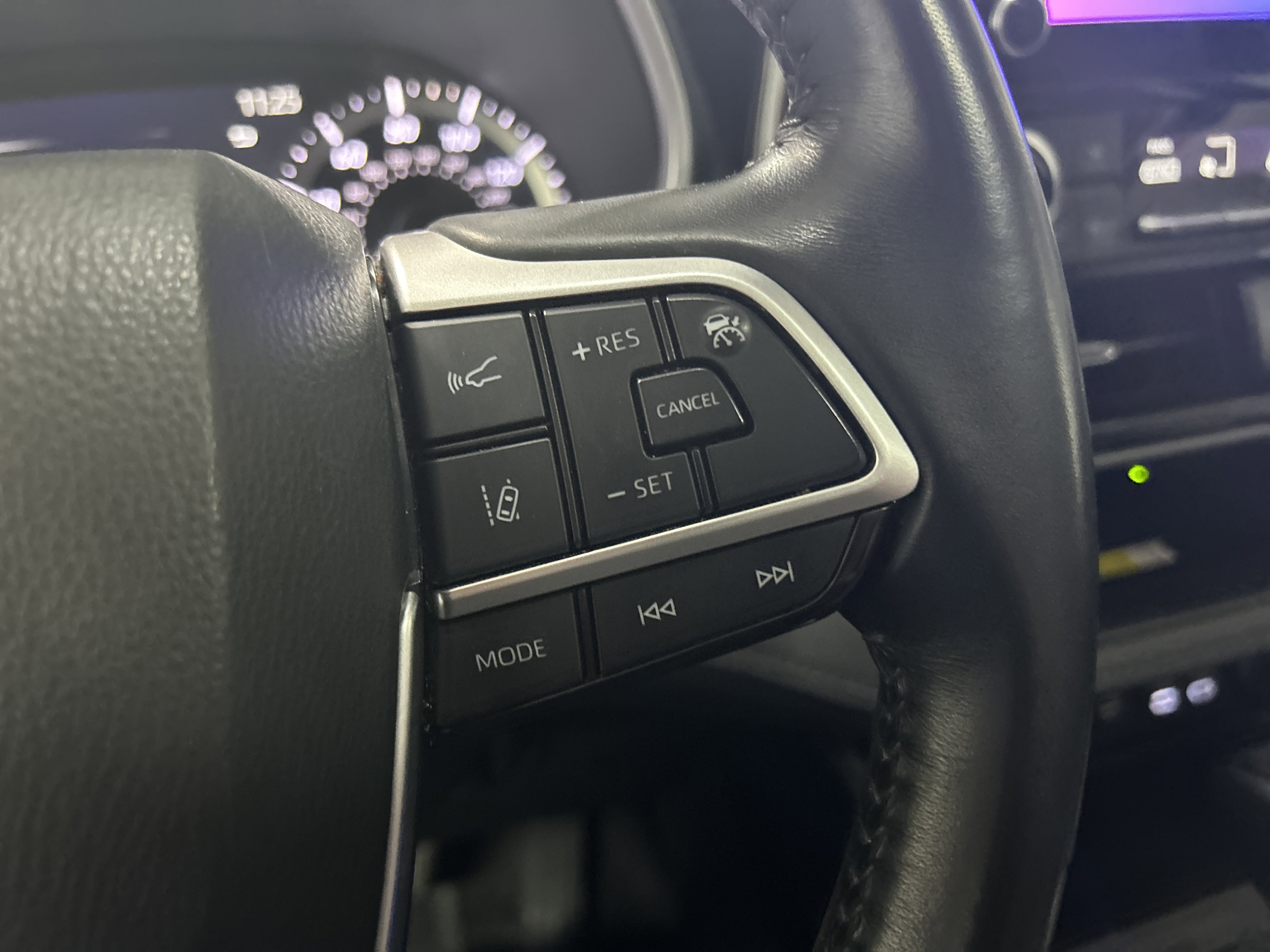 Used 2023 Toyota Highlander XLE image 18