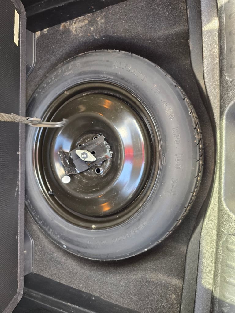 Certified 2019 Jeep Cherokee Latitude w/ Popular Appearance Group image 40